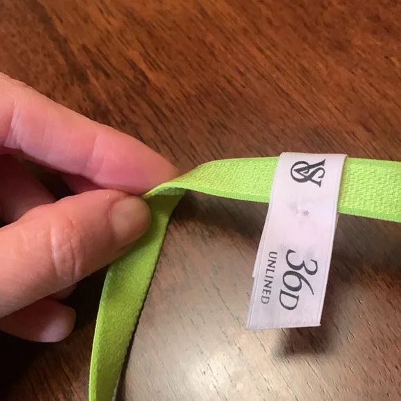 Absolutely stunning salad neon Victoria’s Secret 36 D lace sexy bra with lace